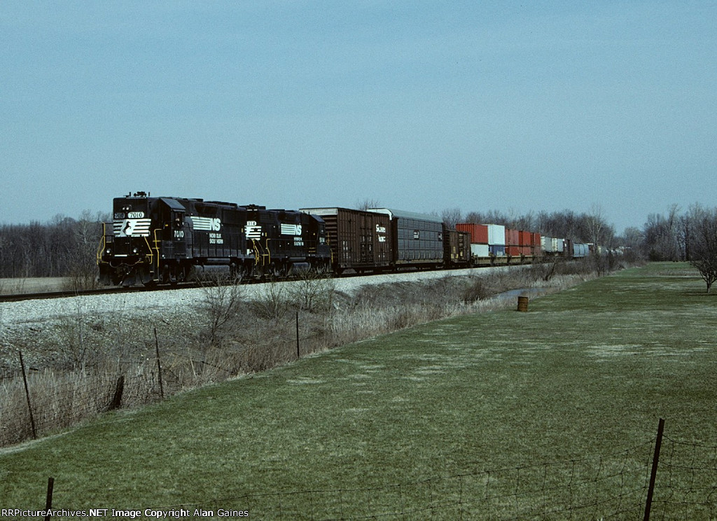 NS 7010